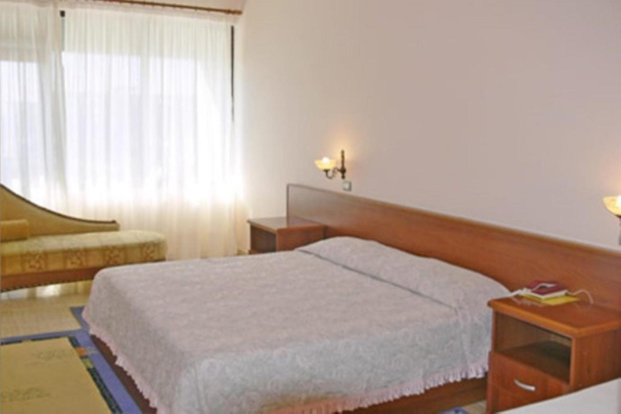 Akropoli Hotel Kryemëdhej Kamer foto