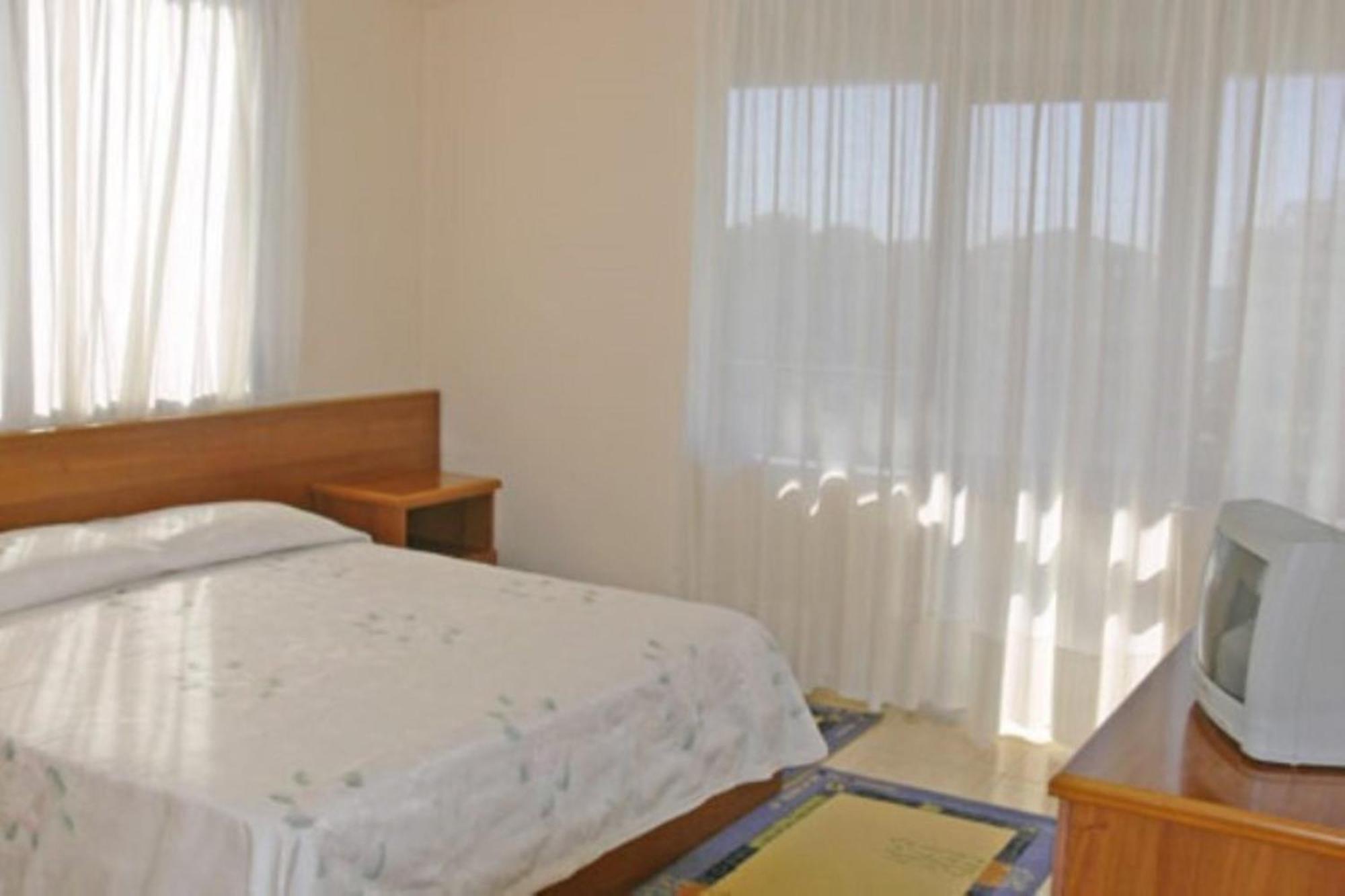 Akropoli Hotel Kryemëdhej Kamer foto