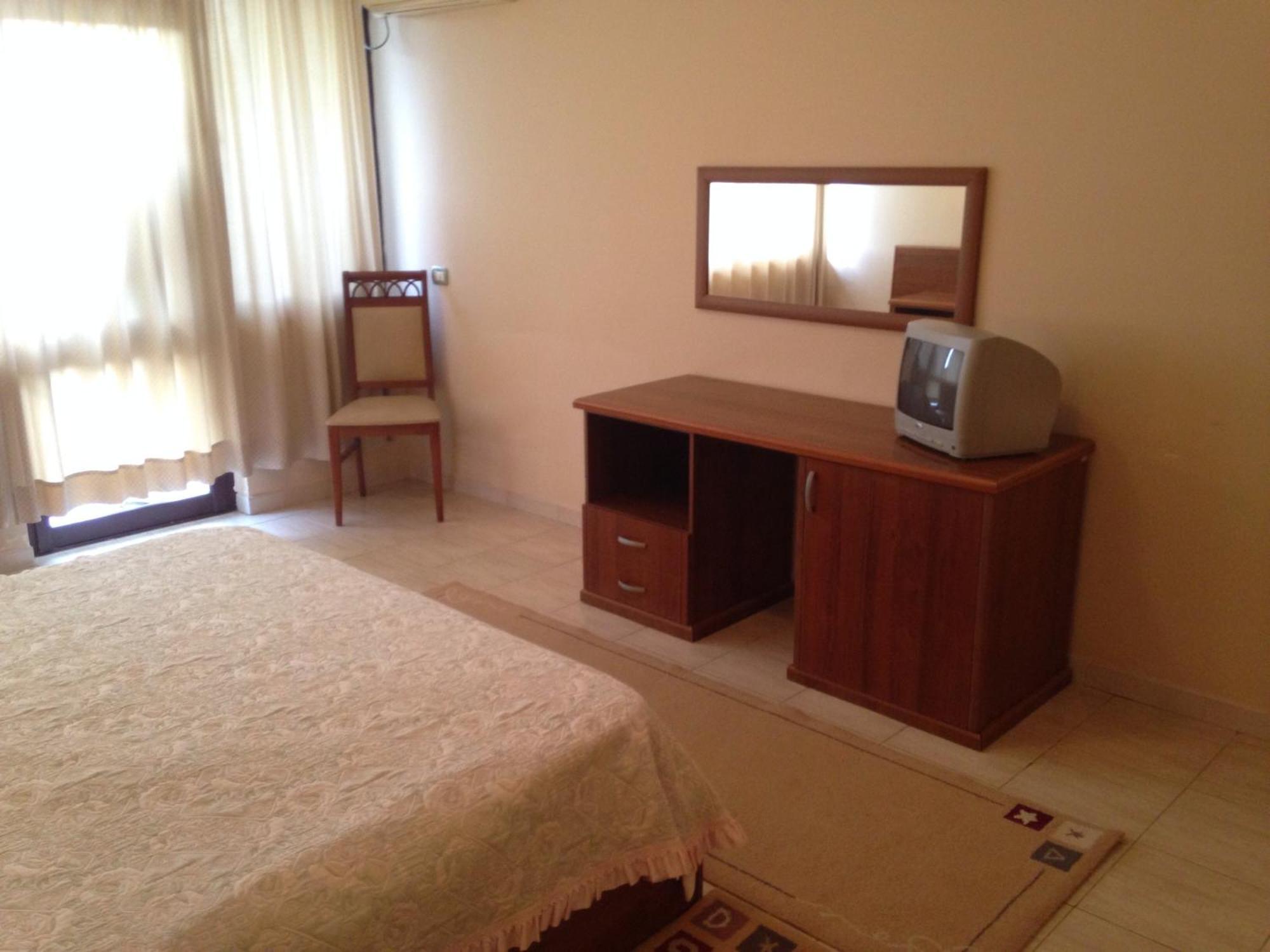 Akropoli Hotel Kryemëdhej Kamer foto