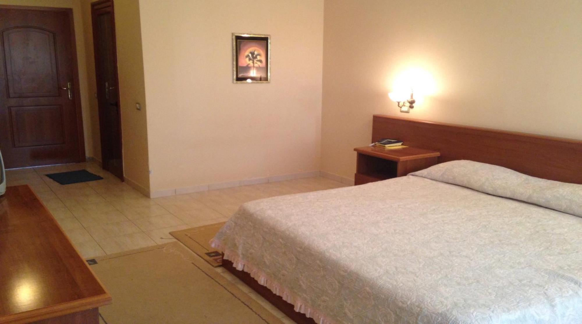 Akropoli Hotel Kryemëdhej Kamer foto
