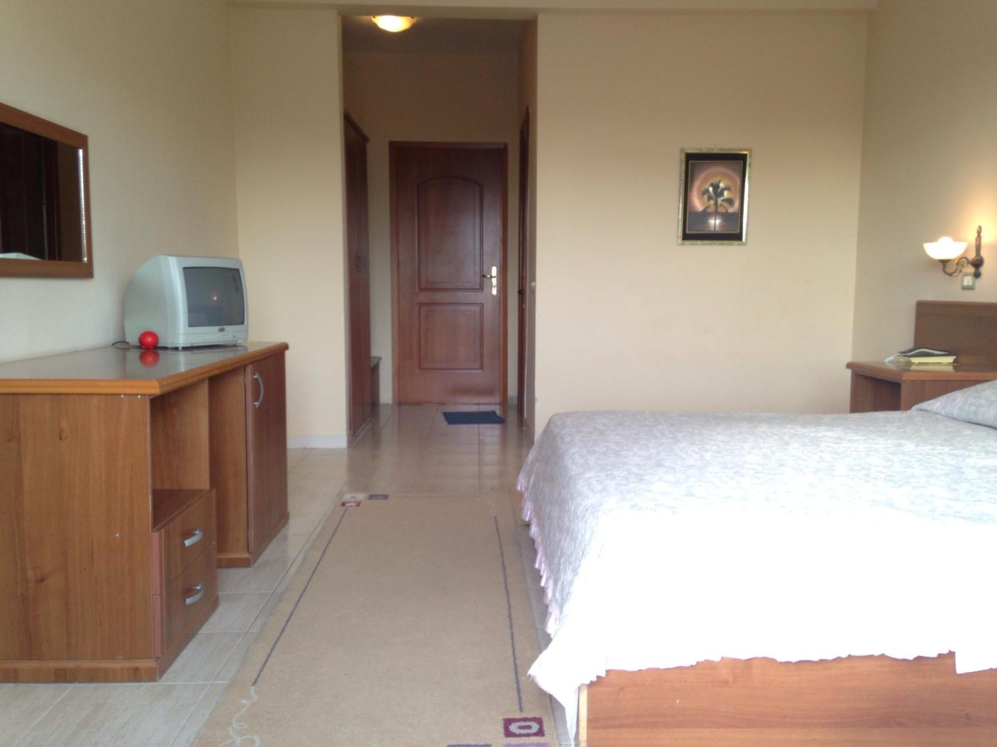 Akropoli Hotel Kryemëdhej Kamer foto