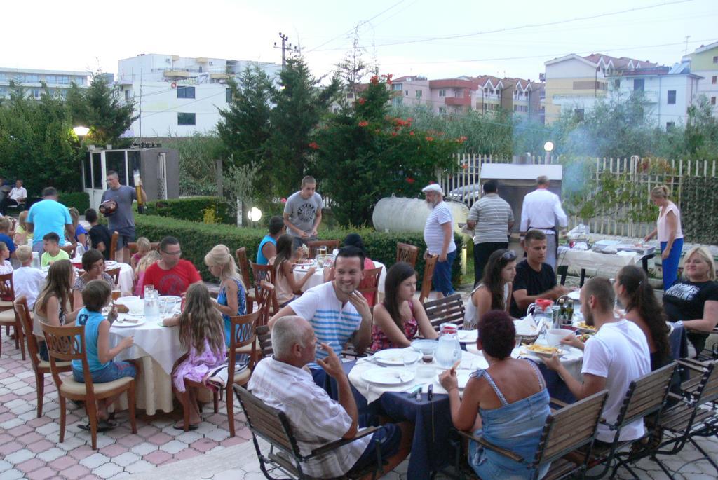 Akropoli Hotel Kryemëdhej Buitenkant foto