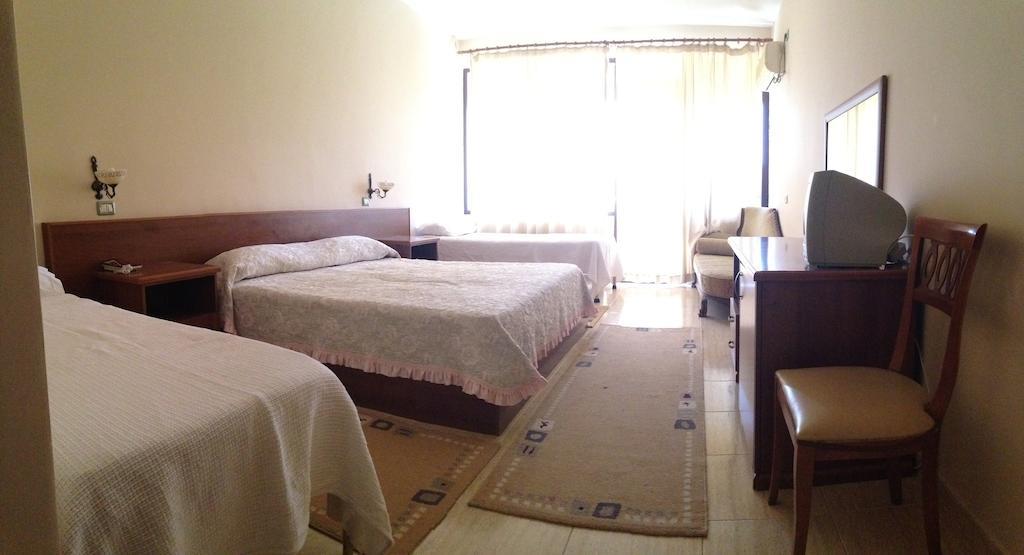 Akropoli Hotel Kryemëdhej Buitenkant foto