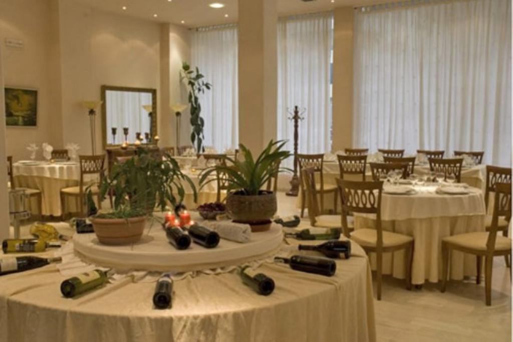 Akropoli Hotel Kryemëdhej Buitenkant foto