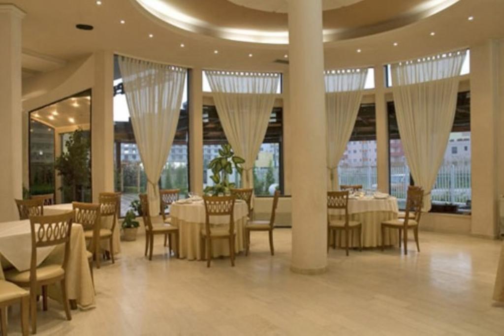 Akropoli Hotel Kryemëdhej Buitenkant foto