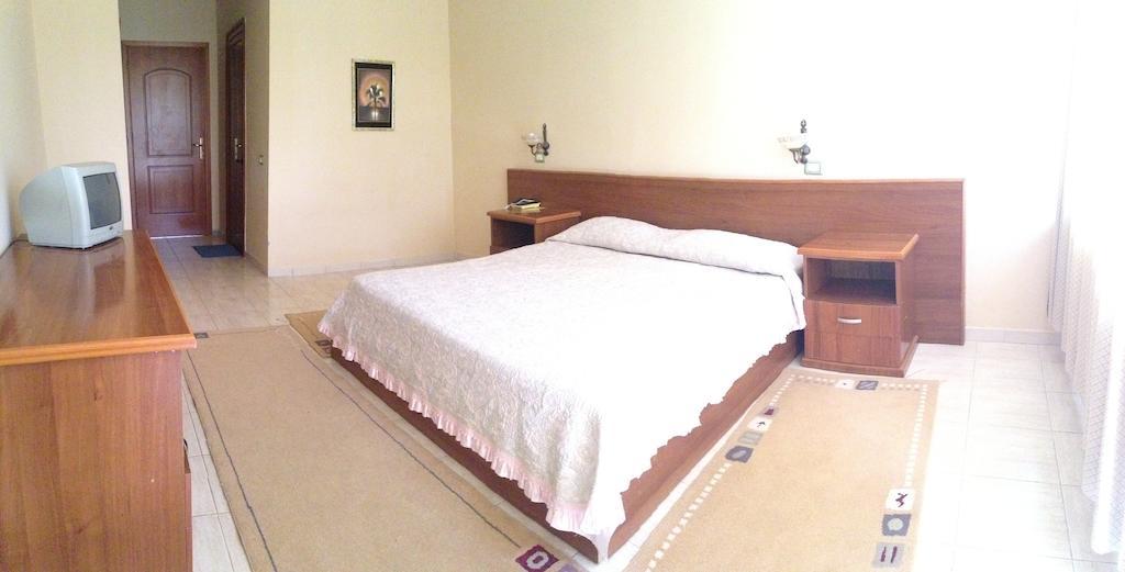 Akropoli Hotel Kryemëdhej Kamer foto