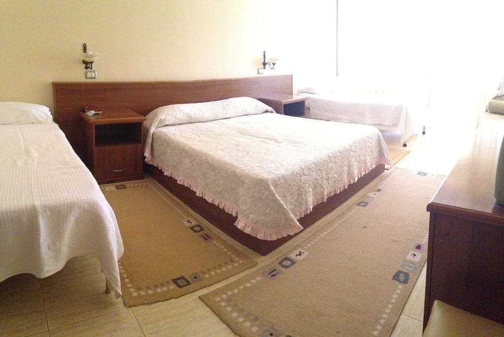 Akropoli Hotel Kryemëdhej Kamer foto