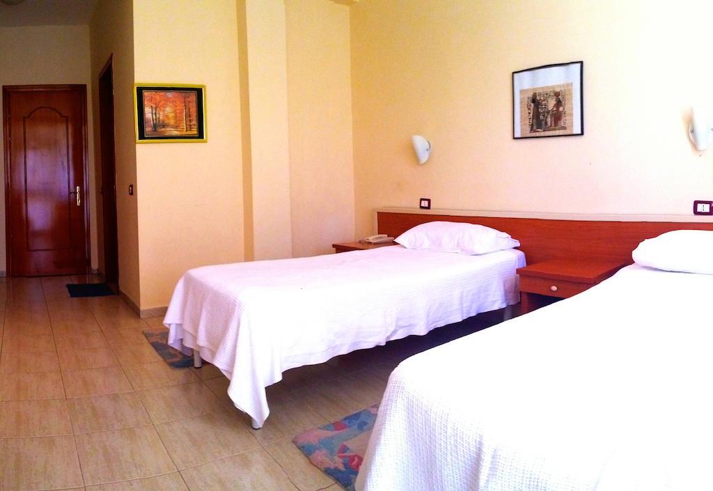 Akropoli Hotel Kryemëdhej Buitenkant foto