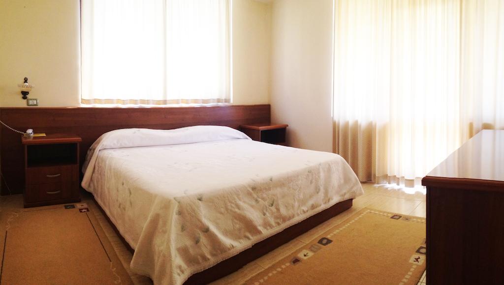 Akropoli Hotel Kryemëdhej Buitenkant foto